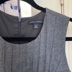 Banana Republic size 4 dress with pocket